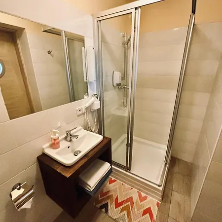 Bedrooms 3 Maja 15a 罗兹