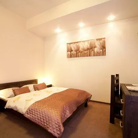 Bedrooms 3 Maja 15a 罗兹