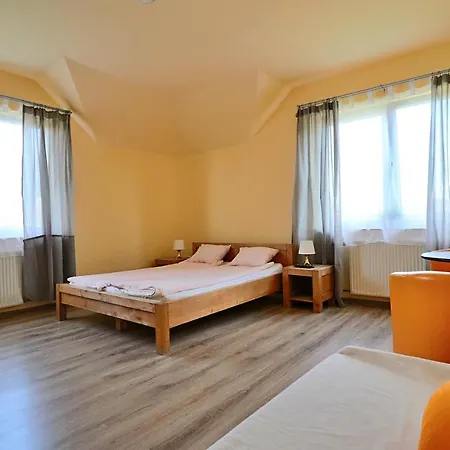 Bedrooms 3 Maja 15a * Λοτζ