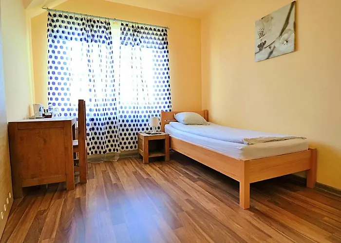 Bedrooms 3 Maja 15a Quarto em Acomodações Particulares Łódź